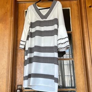 Knees length tunic dress with bell sleeves.